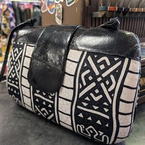 Vintage crossbody shoulder bag constructed hard purse tribal black and white